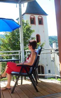 genie�en Sie den herrlichen Blick auf die Burg